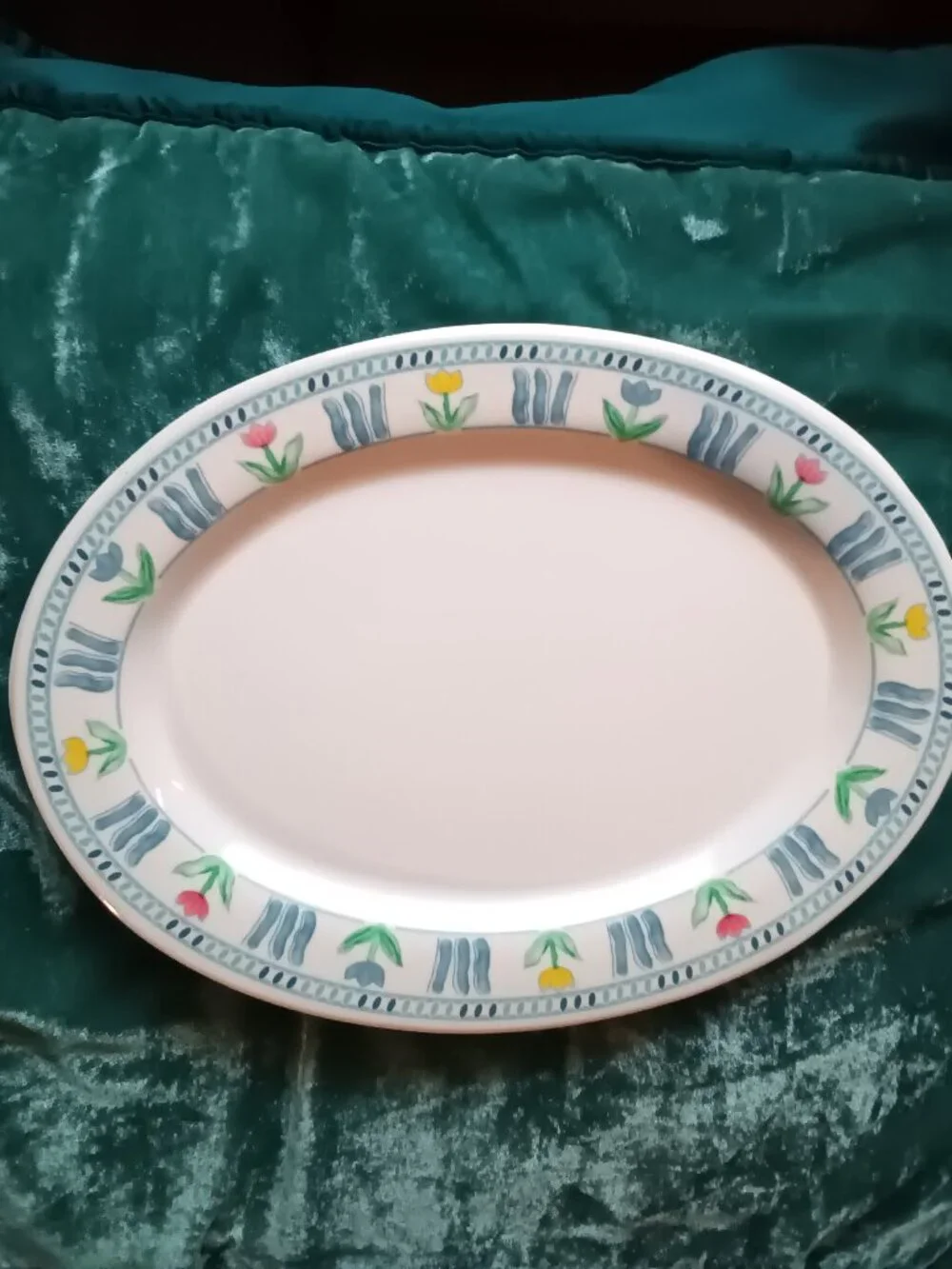 Tulip print melamine plates - set of 4